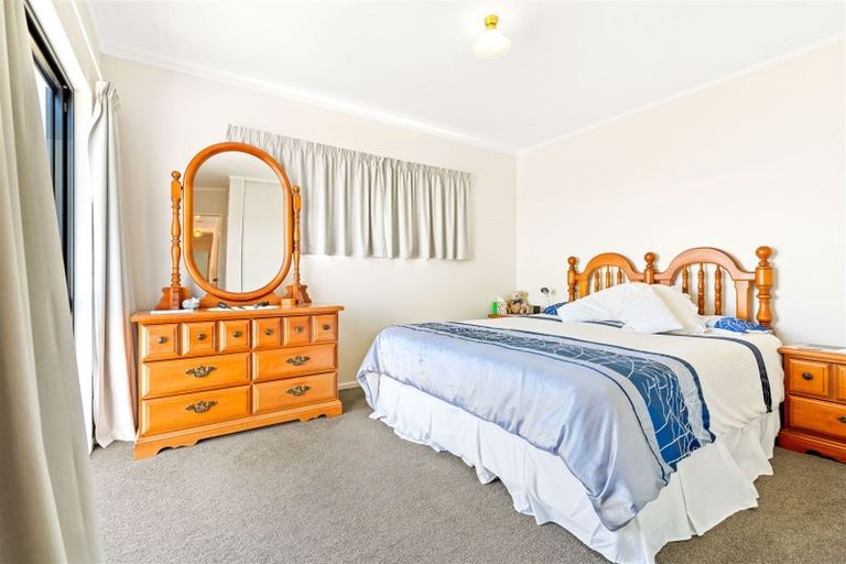 Photo of property in 43c Taioma Crescent, Te Atatu Peninsula, Auckland, 0610