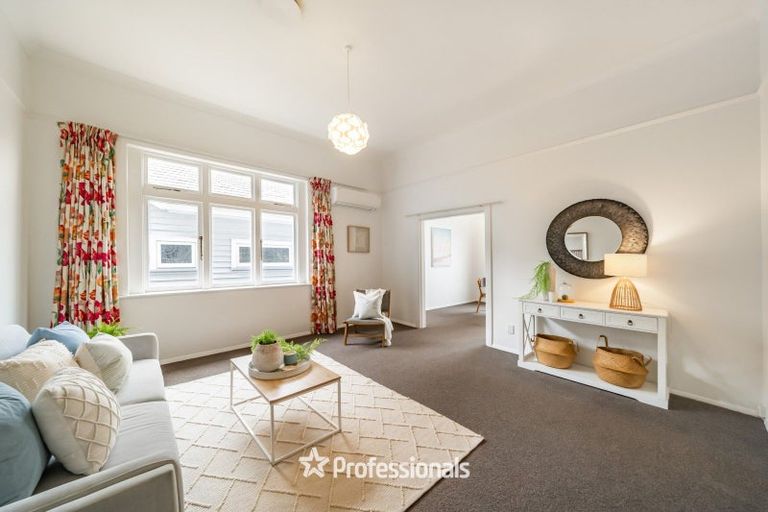 Photo of property in 79 Queens Drive, Lyall Bay, Wellington, 6022