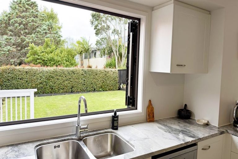 Photo of property in 16 Onetaunga Road, Chatswood, Auckland, 0626