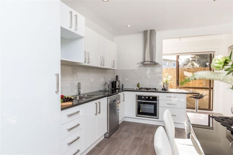 Photo of property in 2/26a Claude Avenue, Papatoetoe, Auckland, 2025