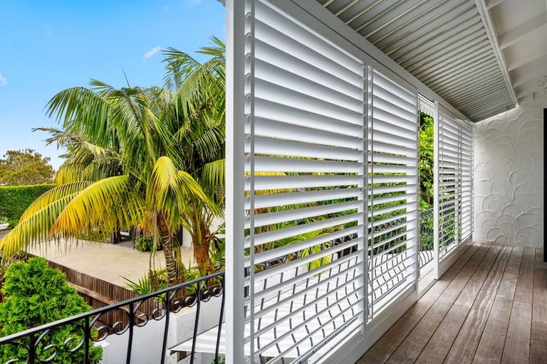 Photo of property in 2/11 Huntly Road, Campbells Bay, Auckland, 0630