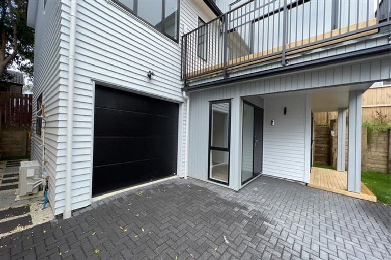 Photo of property in 20b Pipitea Place, Massey, Auckland, 0614
