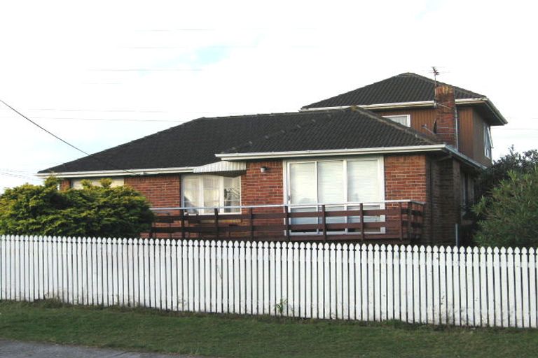 Photo of property in 2 Poto Street, Te Atatu South, Auckland, 0610