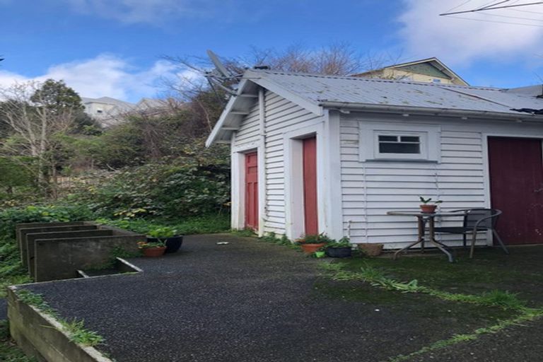 Photo of property in Carillion/the Knoll, 33 Thompson Street, Mount Cook, Wellington, 6011