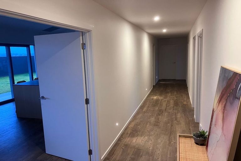 Photo of property in 44 Doug Ledgerwood Drive, Wanaka, 9305