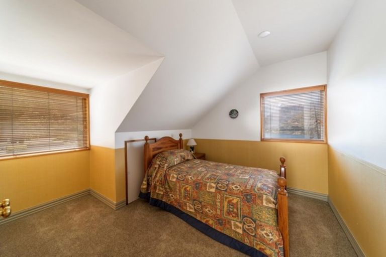 Photo of property in 10 Peregrine Place, Queenstown, 9300