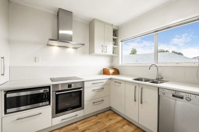 Photo of property in 2/371 East Coast Road, Mairangi Bay, Auckland, 0630