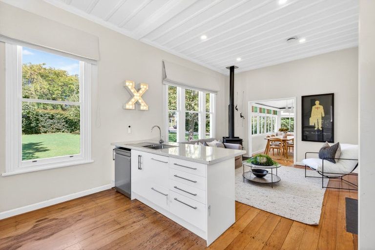 Photo of property in 129 Te Mata Road, Havelock North, 4130