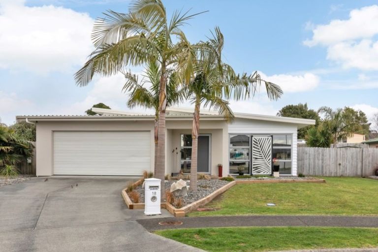 Photo of property in 18 Resolution Place, One Tree Point, 0118