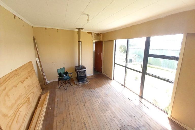 Photo of property in 1 Main Road, Tuatapere, 9620