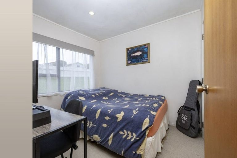 Photo of property in 32 Moire Road, Massey, Auckland, 0614