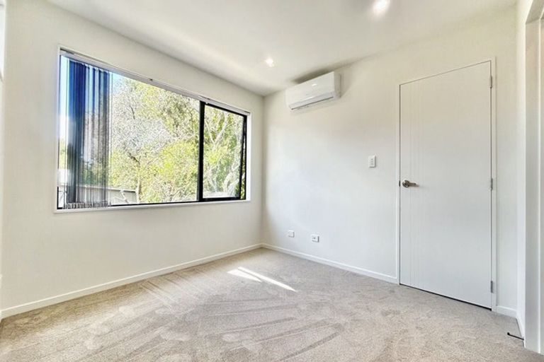 Photo of property in 8a Nandana Drive, Glen Eden, Auckland, 0602