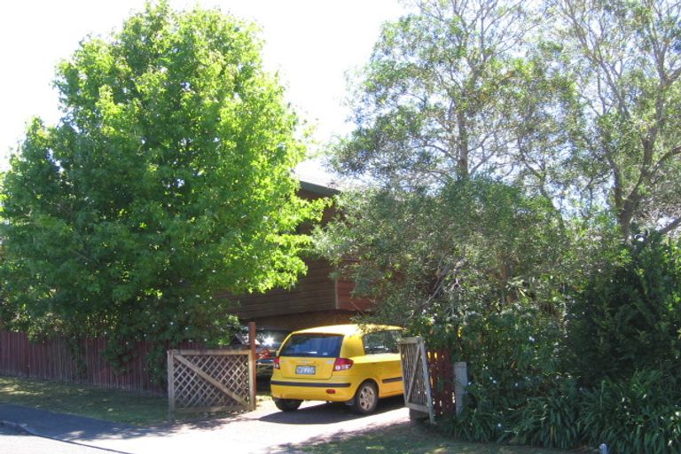 Photo of property in 1/2 Lysander Crescent, Beach Haven, Auckland, 0626