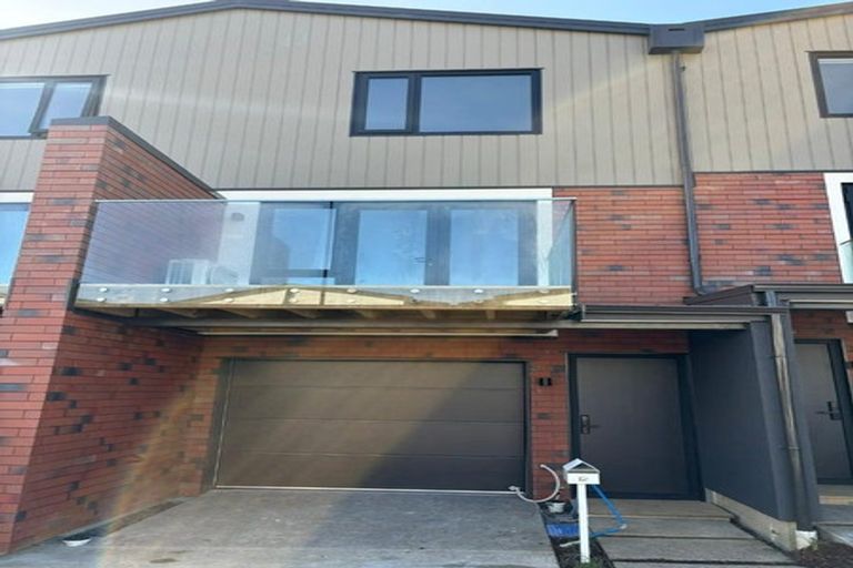 Photo of property in 8 Te Puketoka Lane, Mangere, Auckland, 2022