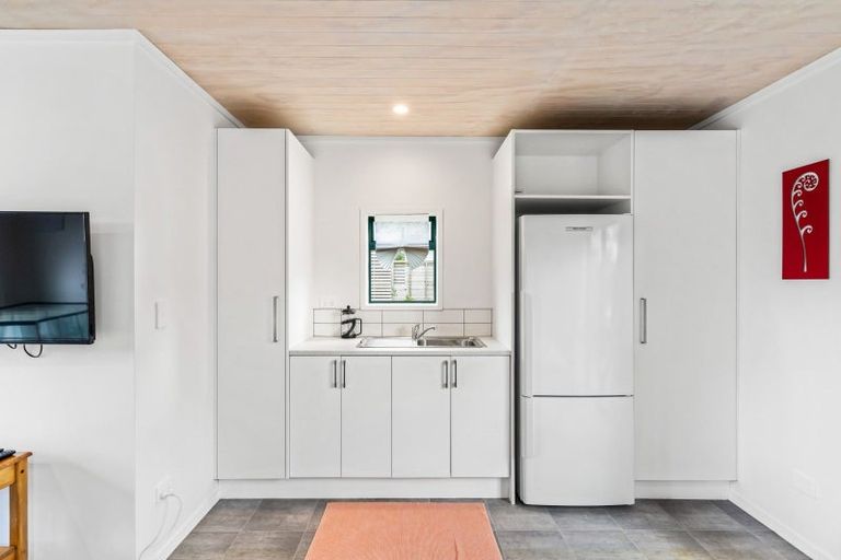 Photo of property in 221 Linton Crescent, Whangamata, 3620