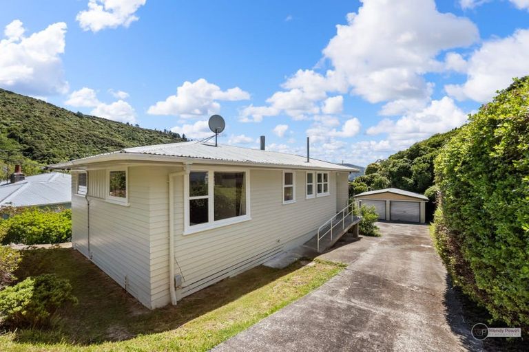 Photo of property in 12 Holmes Grove, Naenae, Lower Hutt, 5011