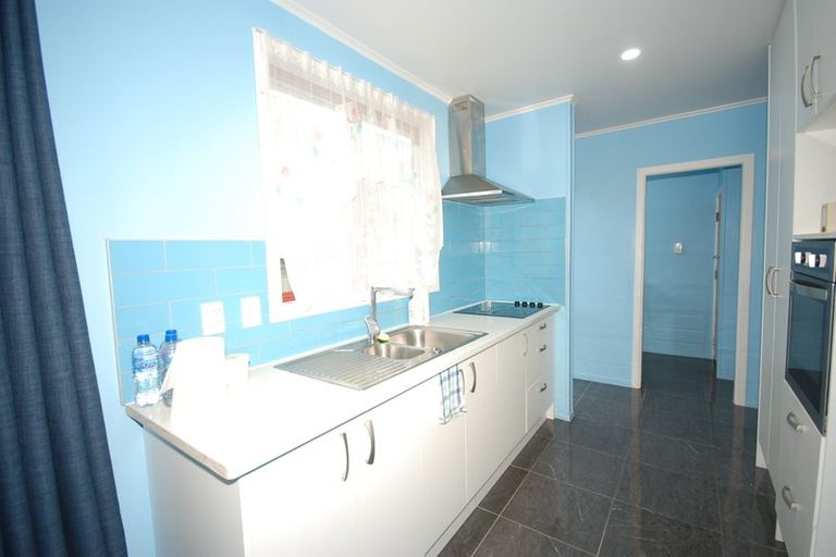 Photo of property in 2 Mcnaughton Avenue, Mangere East, Auckland, 2024