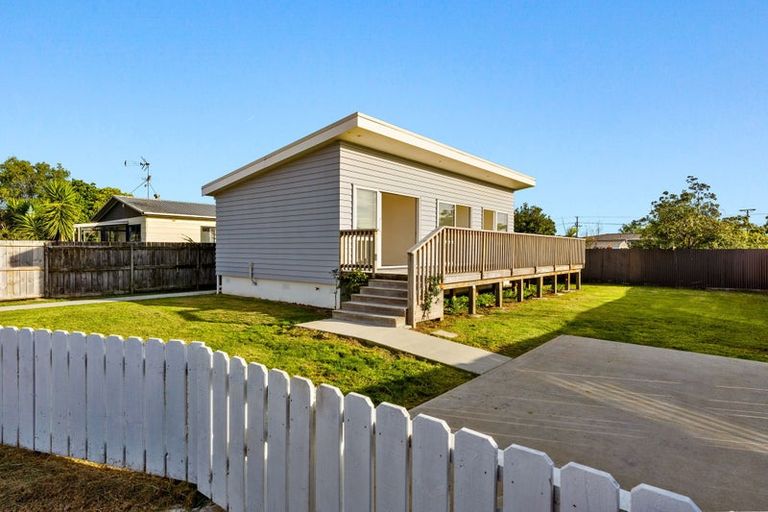 Photo of property in 6 Te Moau Avenue, Parakai, 0830