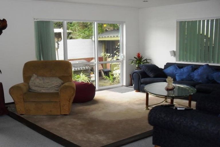 Photo of property in 19 Halberg Street, Glenfield, Auckland, 0629