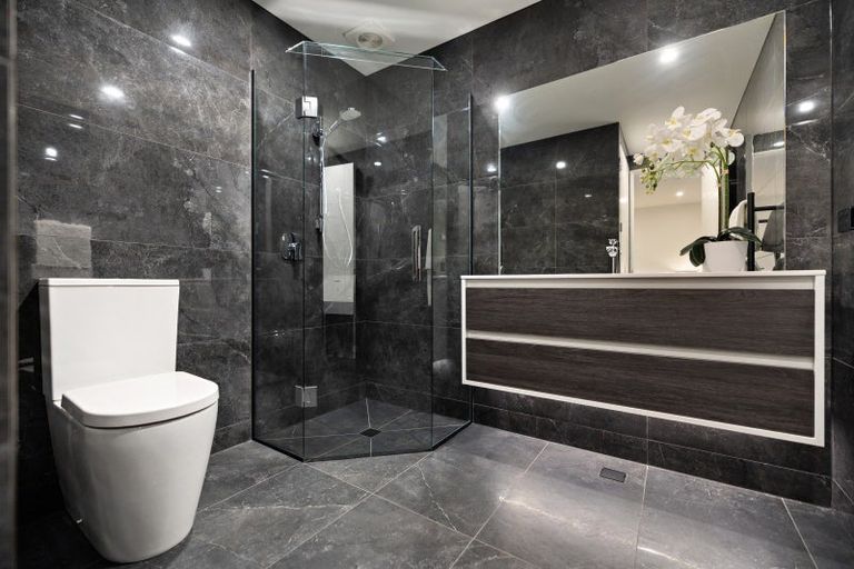 Photo of property in 6 Florence Close, Queenstown Hill, Queenstown, 9300