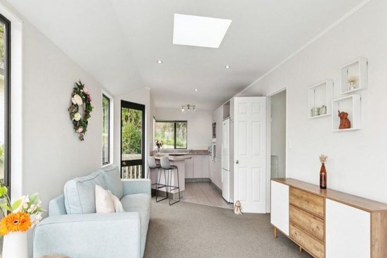 Photo of property in 13 Chastudon Place, Tawa, Wellington, 5028
