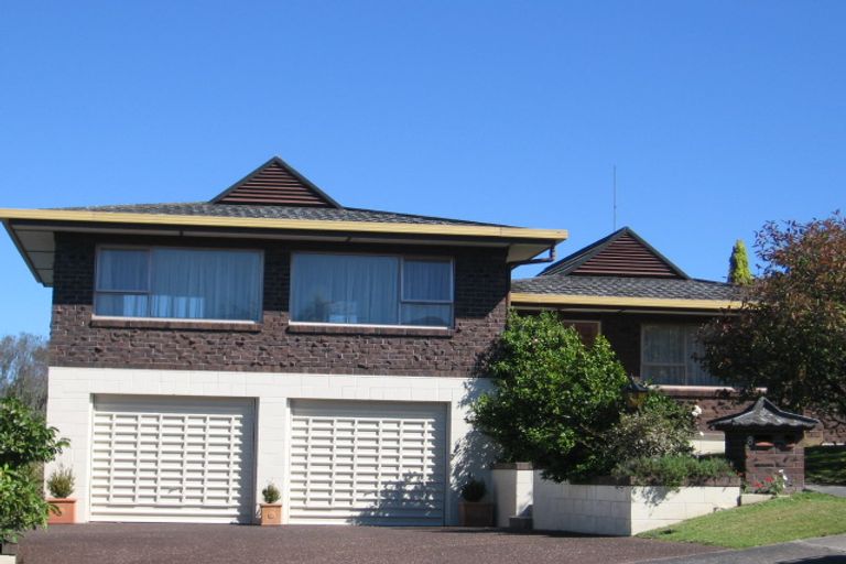 Photo of property in 8 Helvetia Drive, Browns Bay, Auckland, 0630