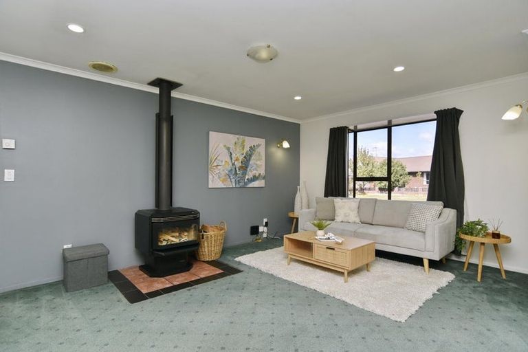 Photo of property in 24 Kowhai Avenue, Rangiora, 7400