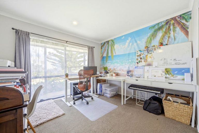 Photo of property in 10 Stredwick Drive, Torbay, Auckland, 0630