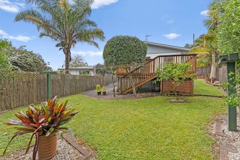 Photo of property in 2/10 Rambler Crescent, Beach Haven, Auckland, 0626