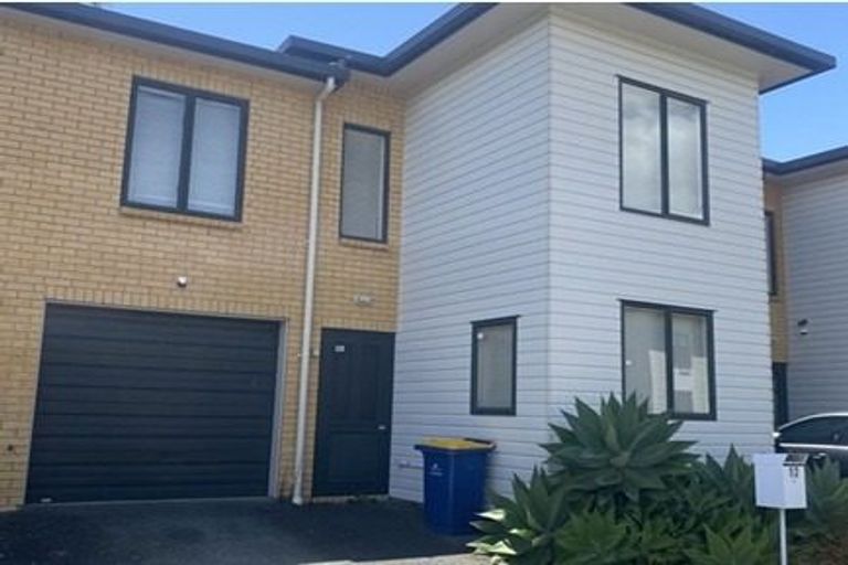 Photo of property in 12 Verdale Circle, Glen Eden, Auckland, 0602