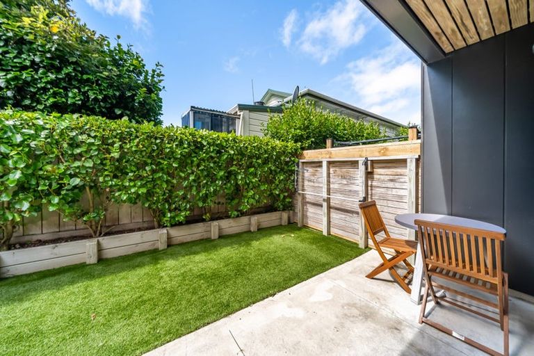 Photo of property in 74u6 Derwent Street, Island Bay, Wellington, 6023