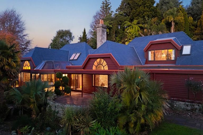 Photo of property in 20 Tupara Crescent, Kawaha Point, Rotorua, 3010