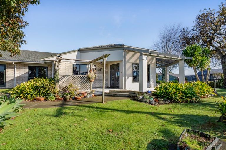 Photo of property in 3 Karina Road, Merrilands, New Plymouth, 4312