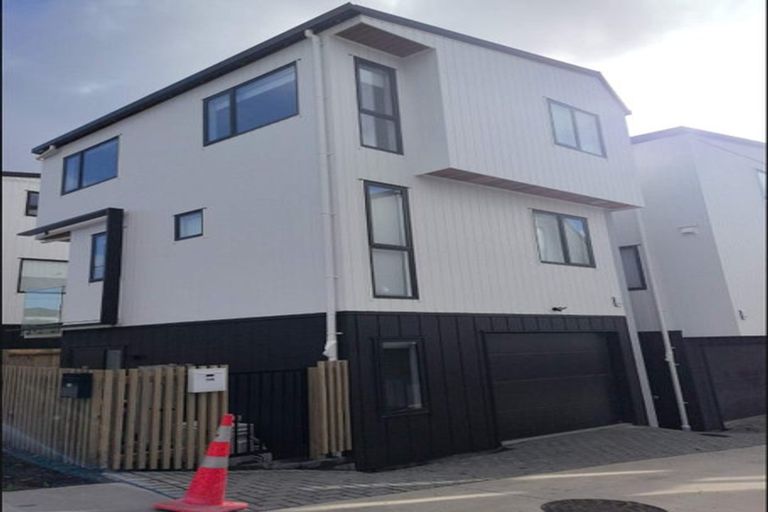 Photo of property in 14a Elcoat Avenue, Te Atatu South, Auckland, 0610
