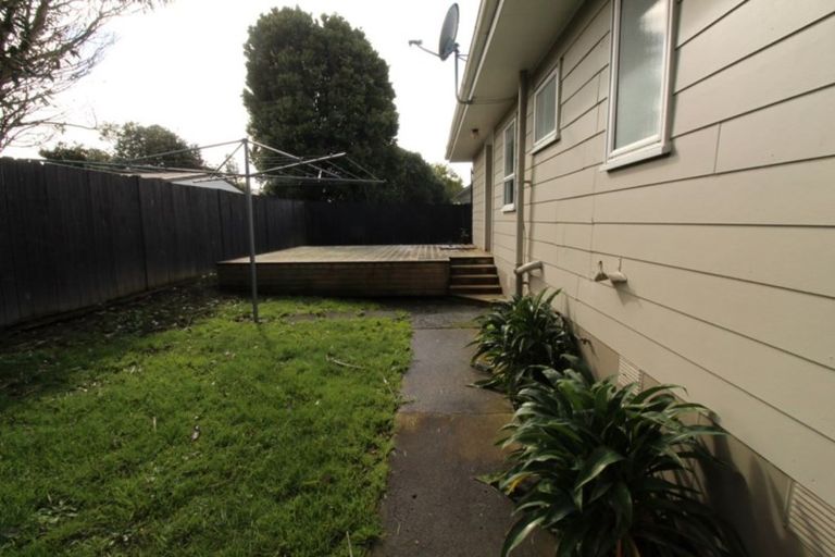 Photo of property in 12 Quincey Place, Massey, Auckland, 0614