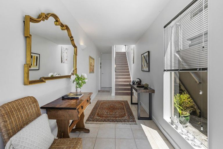 Photo of property in 353a Karaka Bay Road, Karaka Bays, Wellington, 6022