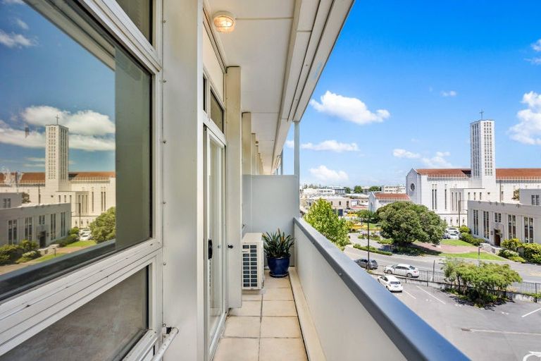 Photo of property in Mclean Towers, 3a/3 Shakespeare Road, Napier South, Napier, 4110
