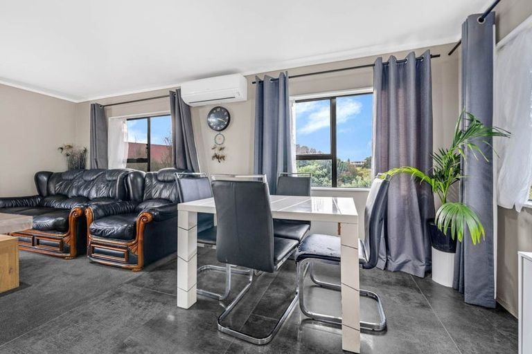Photo of property in 2/33 Seaward Place, Wattle Downs, Auckland, 2103