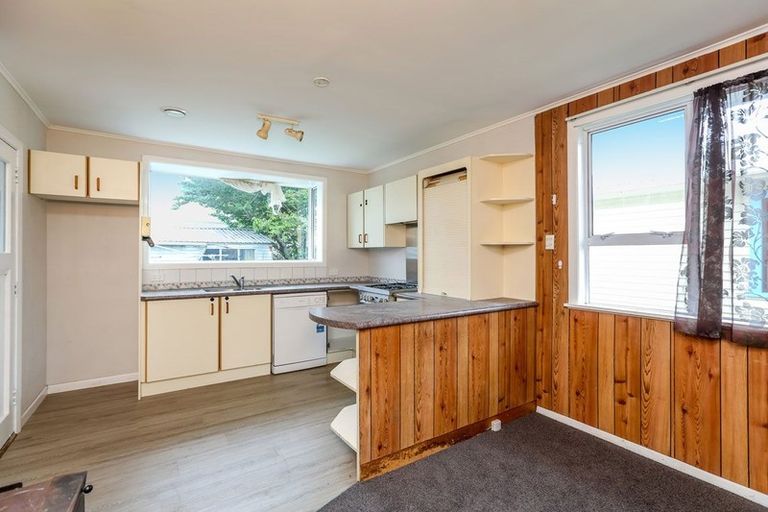 Photo of property in 19 Rospeath Crescent, Spotswood, New Plymouth, 4310