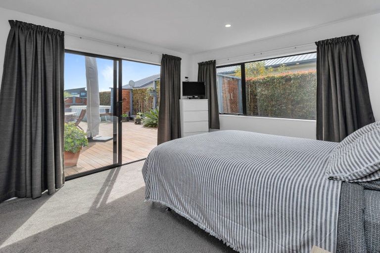 Photo of property in 11 Waitemata Drive, One Tree Point, 0118