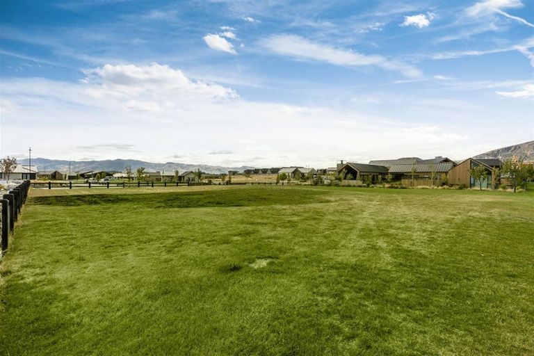 Photo of property in 10 Deans Drive, Wanaka, 9305