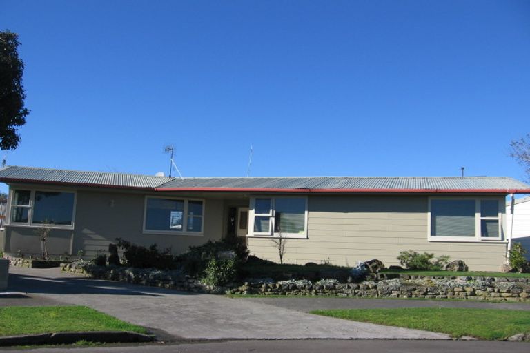 Photo of property in 10 Essex Place, Milson, Palmerston North, 4414