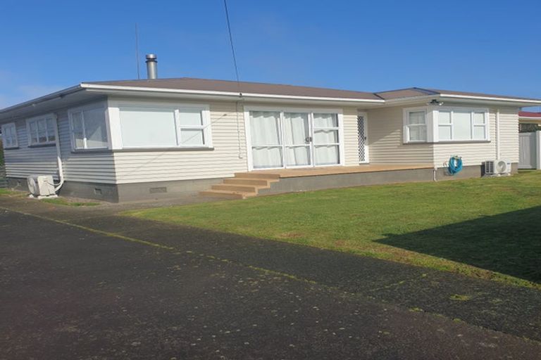 Photo of property in 12 Phillip Street, Pukekohe, 2120