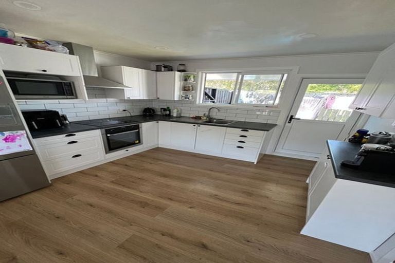 Photo of property in 10f4 Rawson Street, Tawa, Wellington, 5028