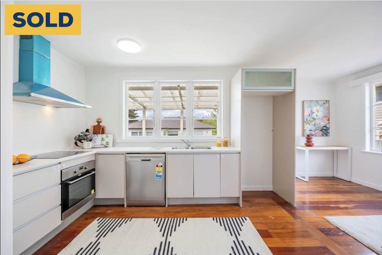 Photo of property in 30 Fruitvale Road, New Lynn, Auckland, 0600
