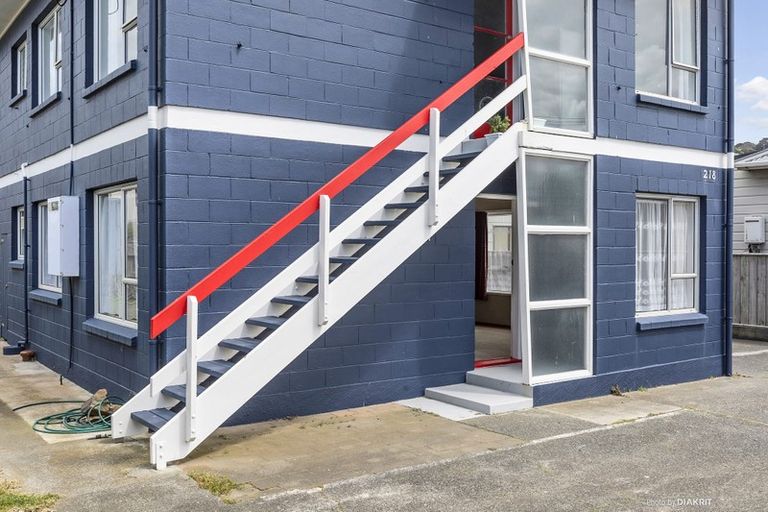 Photo of property in 218u1 Onepu Road, Lyall Bay, Wellington, 6022