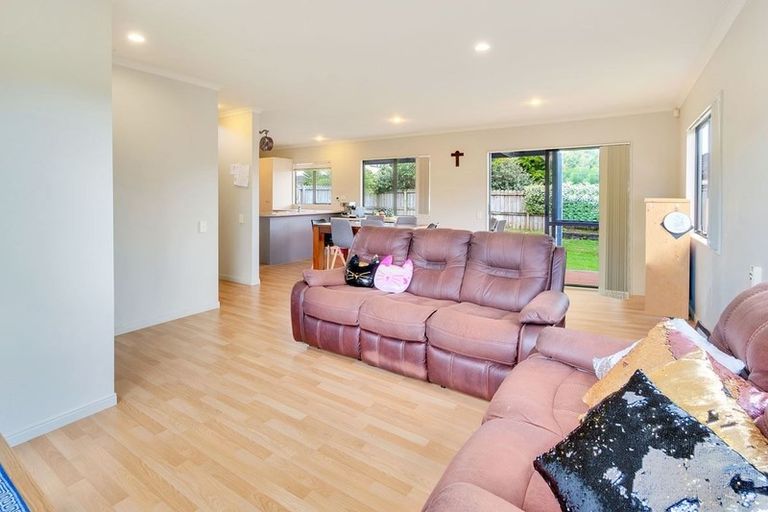 Photo of property in 8 Applebox Lane, Henderson, Auckland, 0612