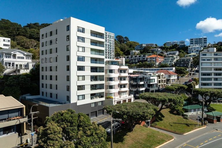 Photo of property in Broadwater Apartments, 214 Oriental Parade, Oriental Bay, Wellington, 6011