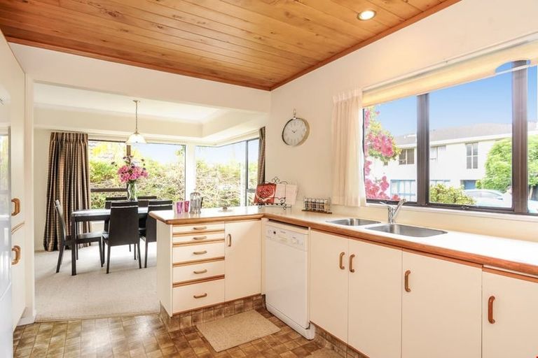 Photo of property in 1/24 Woodbridge Lane, Milford, Auckland, 0620