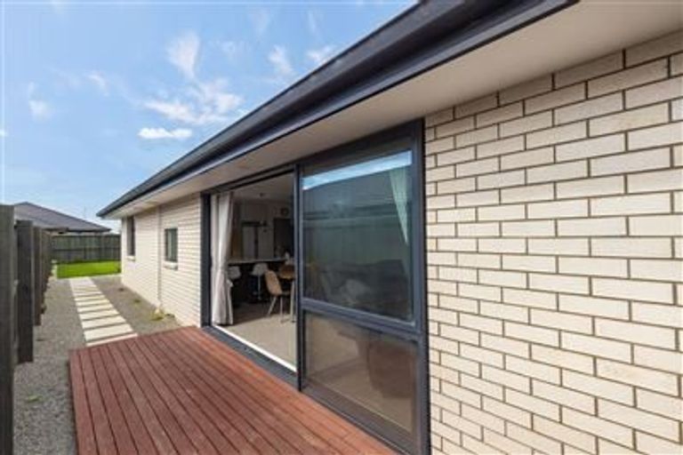 Photo of property in 16 Northmoor Boulevard, Rolleston, 7615